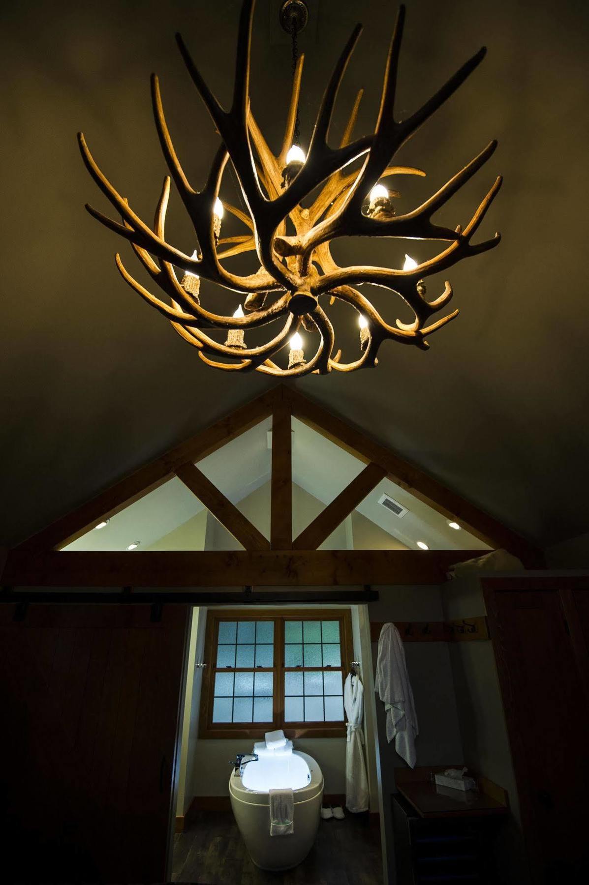 Heather Mountain Lodge Rogers Pass Экстерьер фото